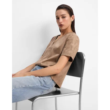 T-Shirt Suede Decote v