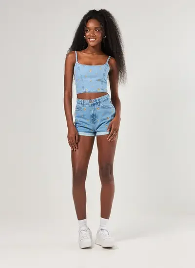 short mom jeans cintura alta florzinhas