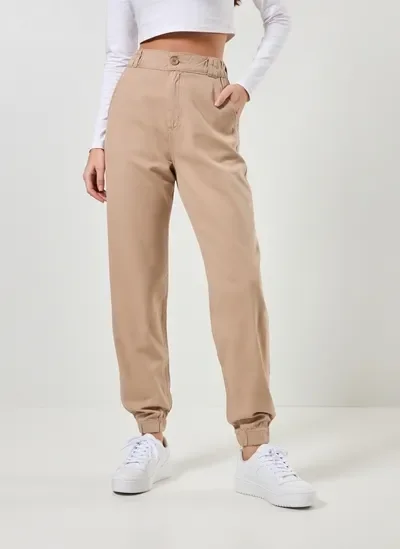 calça jogger em sarja com elástico