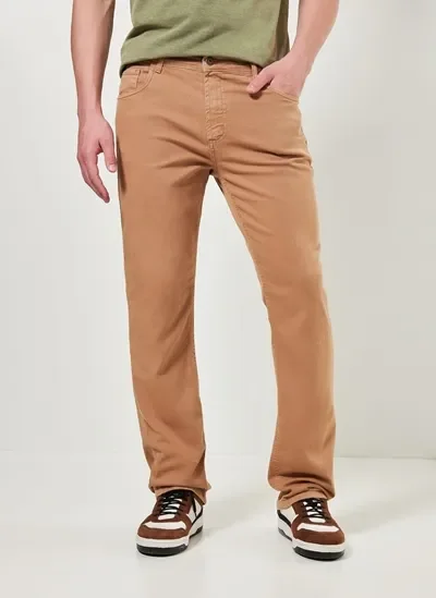 calça slim em sarja caqui