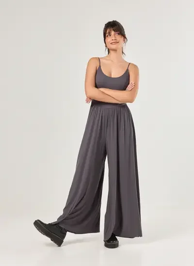 macacão de alcinha em ribana cinza