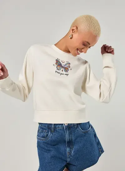 moletom off-white borboleta bordada