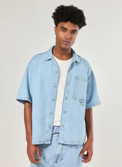 camisa box manga curta jeans