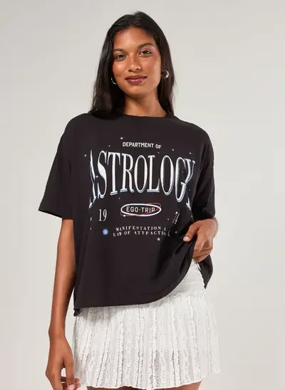 camiseta box preta astrology
