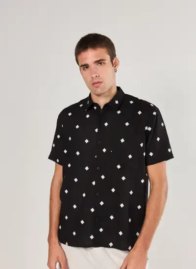 camisa comfort linho preta bordado