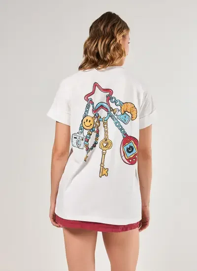 camiseta off-white oversized charms