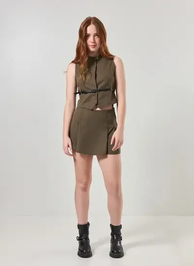 short saia sarja verde militar