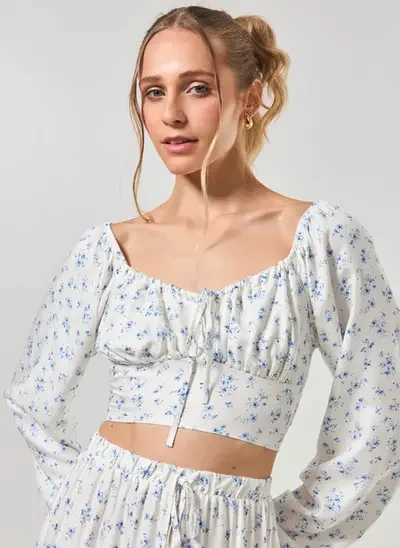 cropped manga longa flores azuis