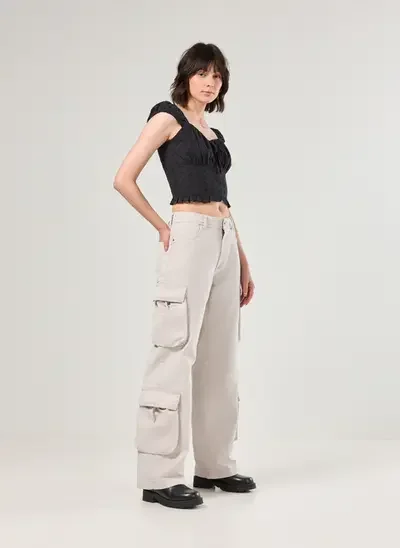 calça sarja cargo wide leg