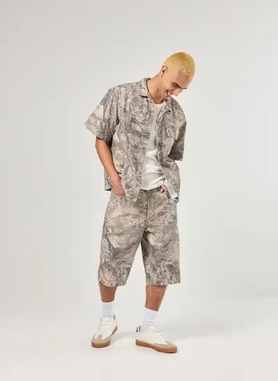 jorts em sarja camuflada