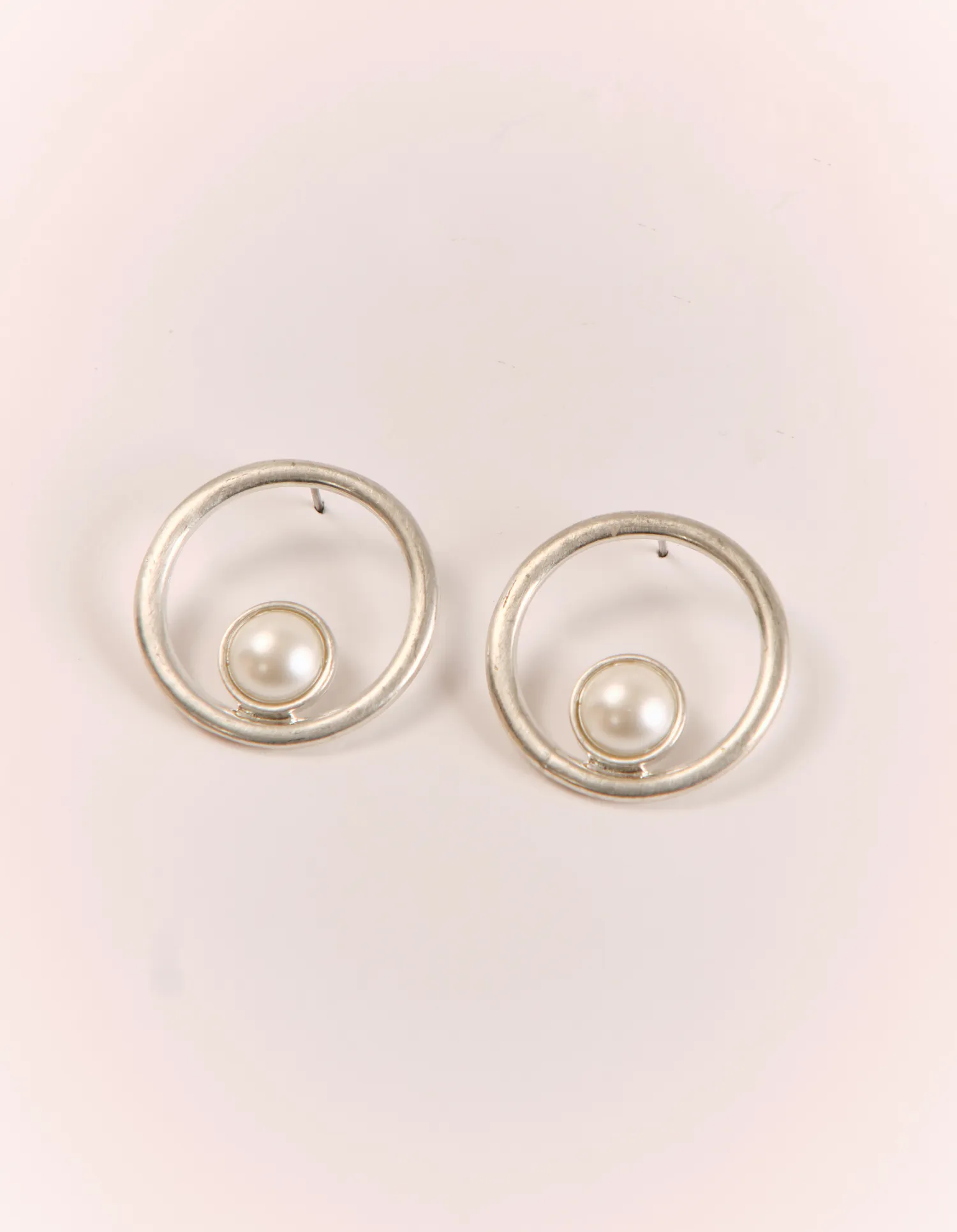 Brinco Círculo e Pérola - Prateado