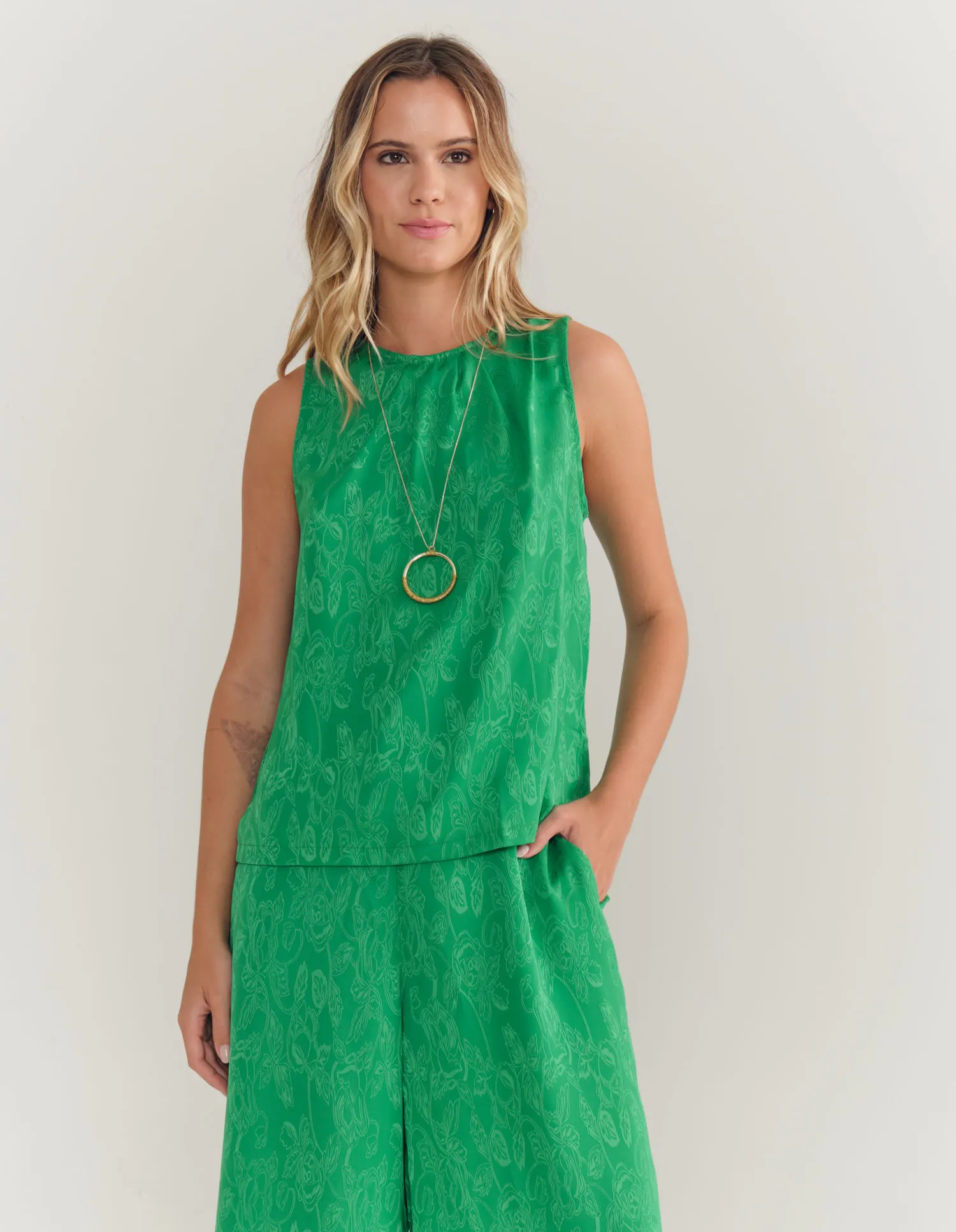 Blusa Sem Manga Gola Alta - Verde Esmeralda