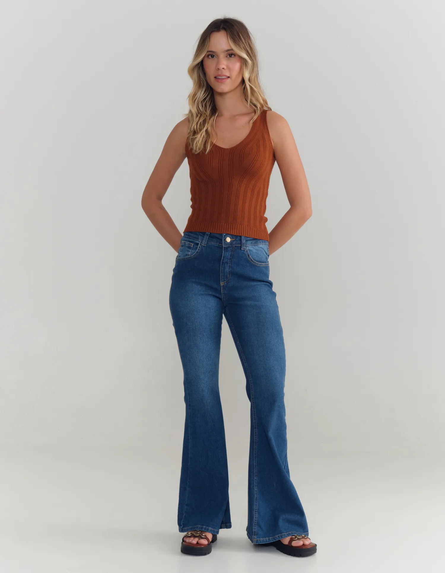 Regata Tricot Canelado Decote v - Cobre Escuro