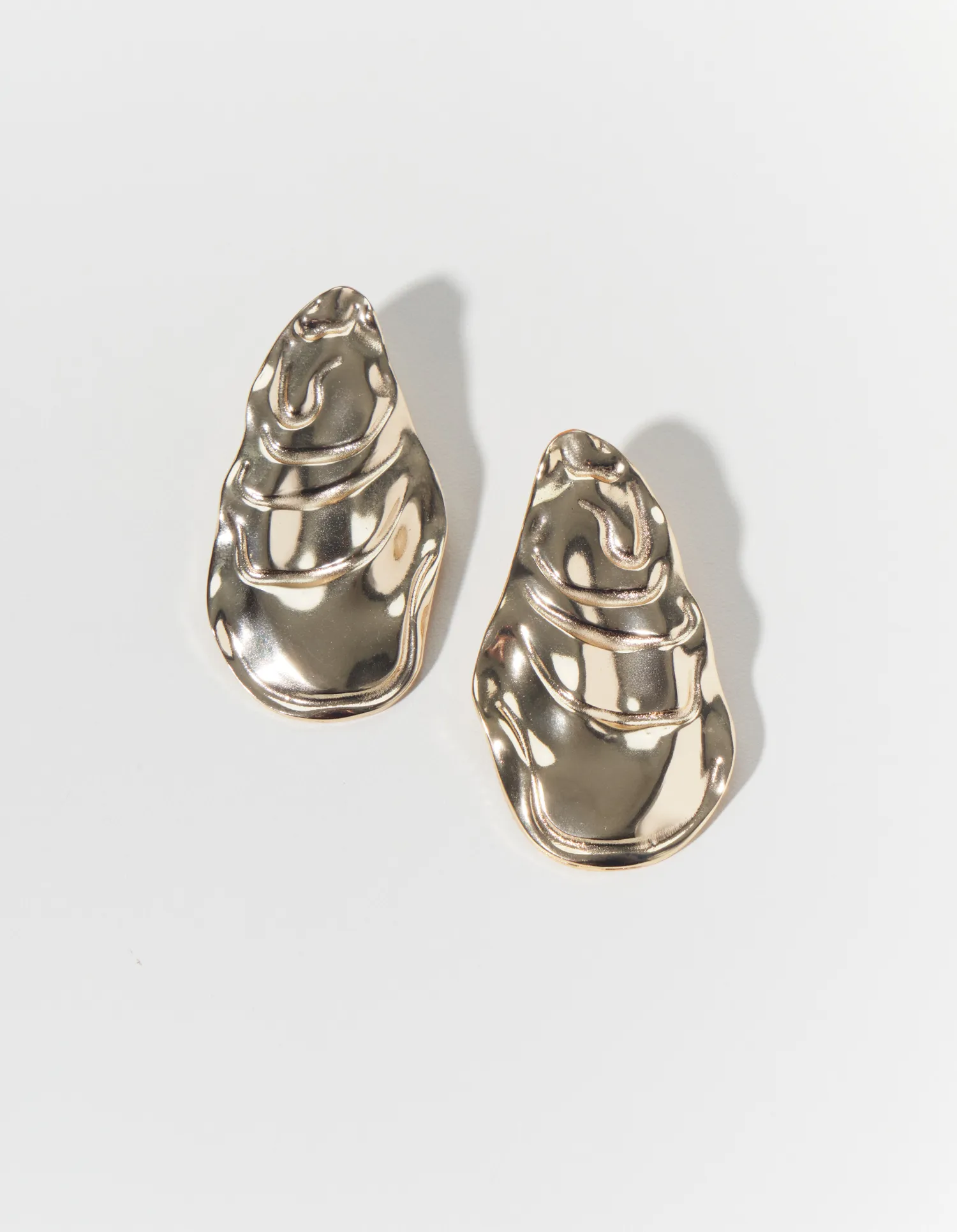 Brinco Concha Estilizada - Dourado