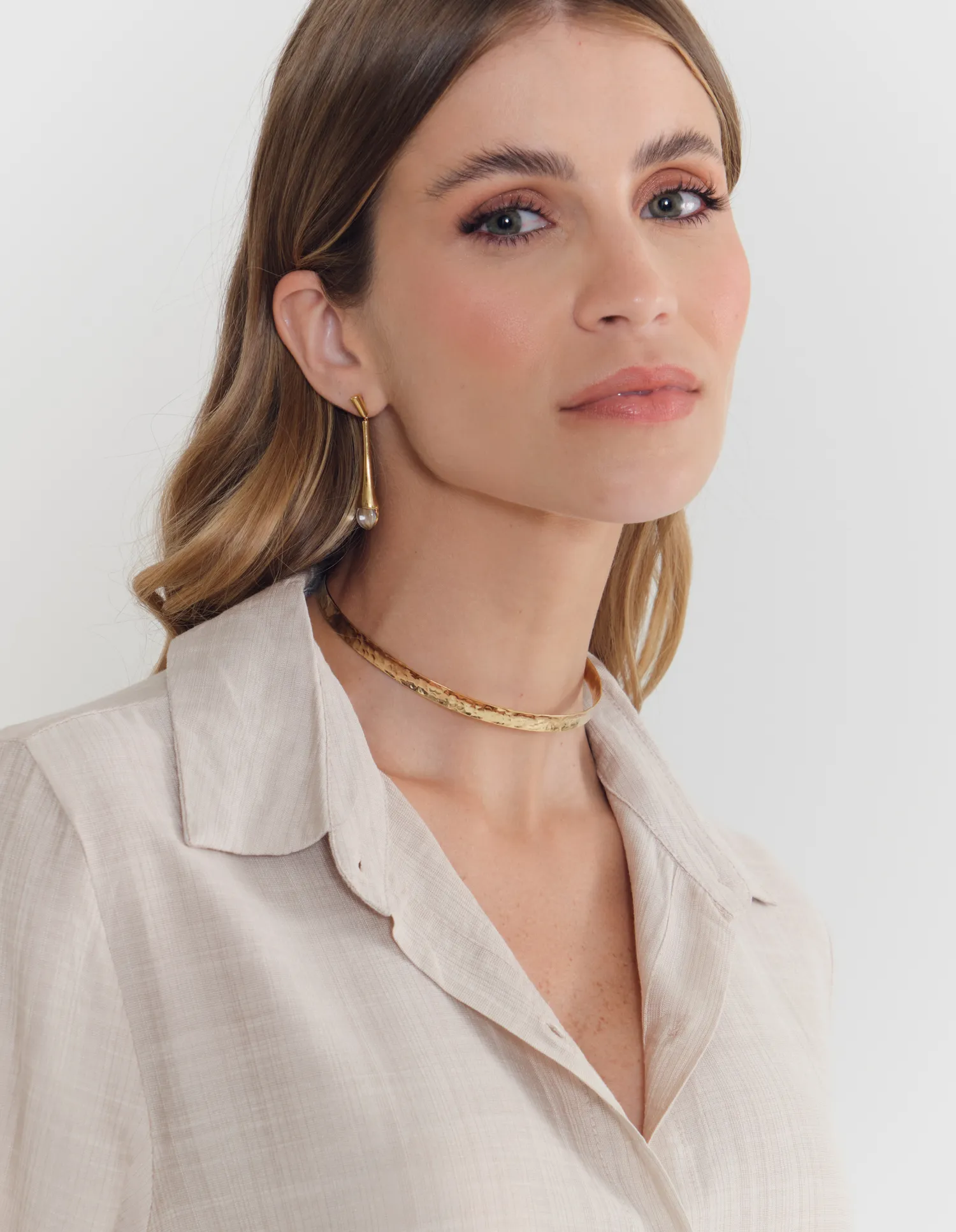 Colar Chocker Martelado Fino - Dourado